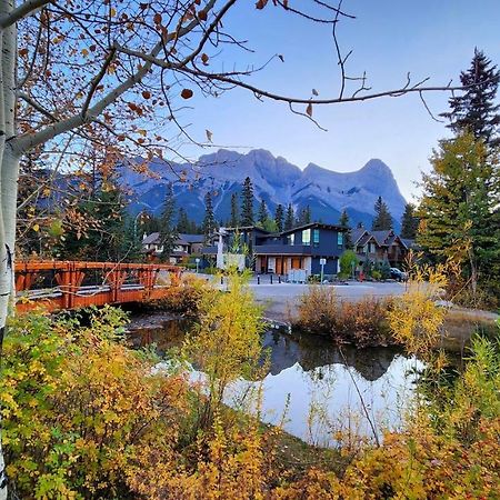 Luxurious Rundle Cliffs Lodge In Spring Creek Canmore Extérieur photo