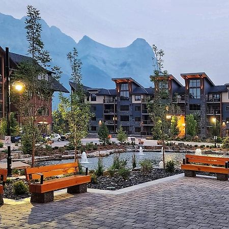 Luxurious Rundle Cliffs Lodge In Spring Creek Canmore Extérieur photo