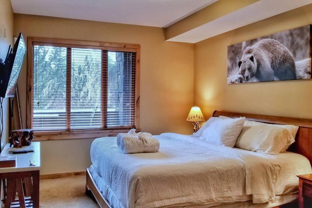Luxurious Rundle Cliffs Lodge In Spring Creek Canmore Extérieur photo