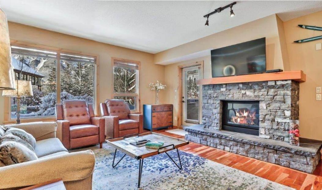 Luxurious Rundle Cliffs Lodge In Spring Creek Canmore Extérieur photo
