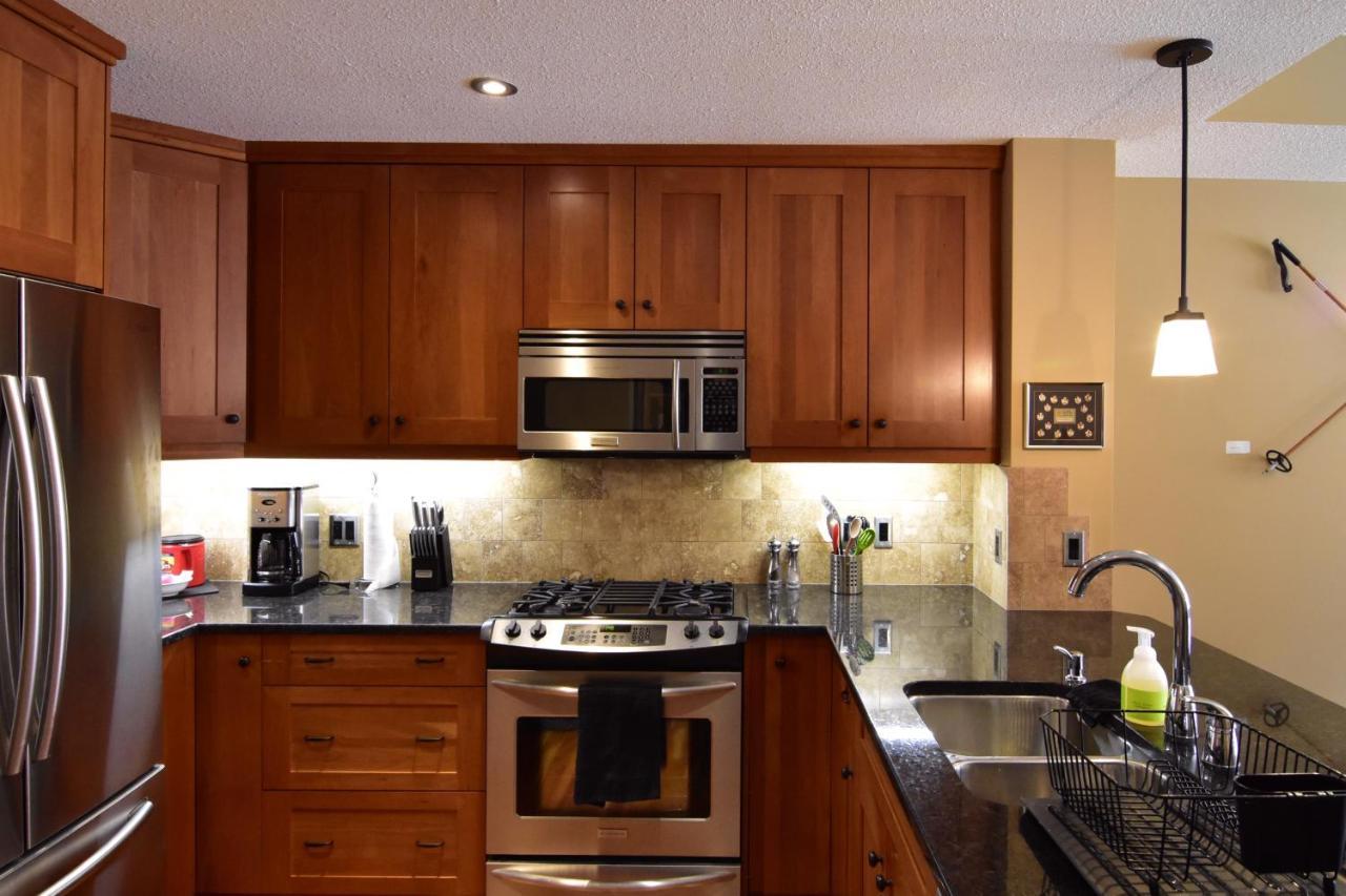 Luxurious Rundle Cliffs Lodge In Spring Creek Canmore Extérieur photo