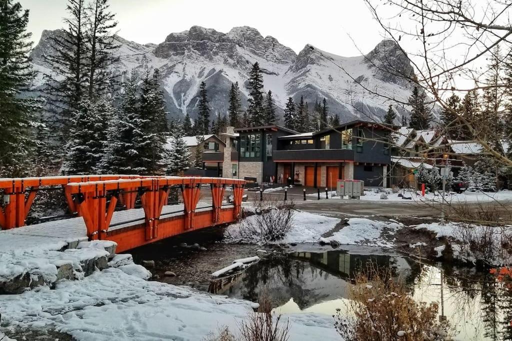 Luxurious Rundle Cliffs Lodge In Spring Creek Canmore Extérieur photo