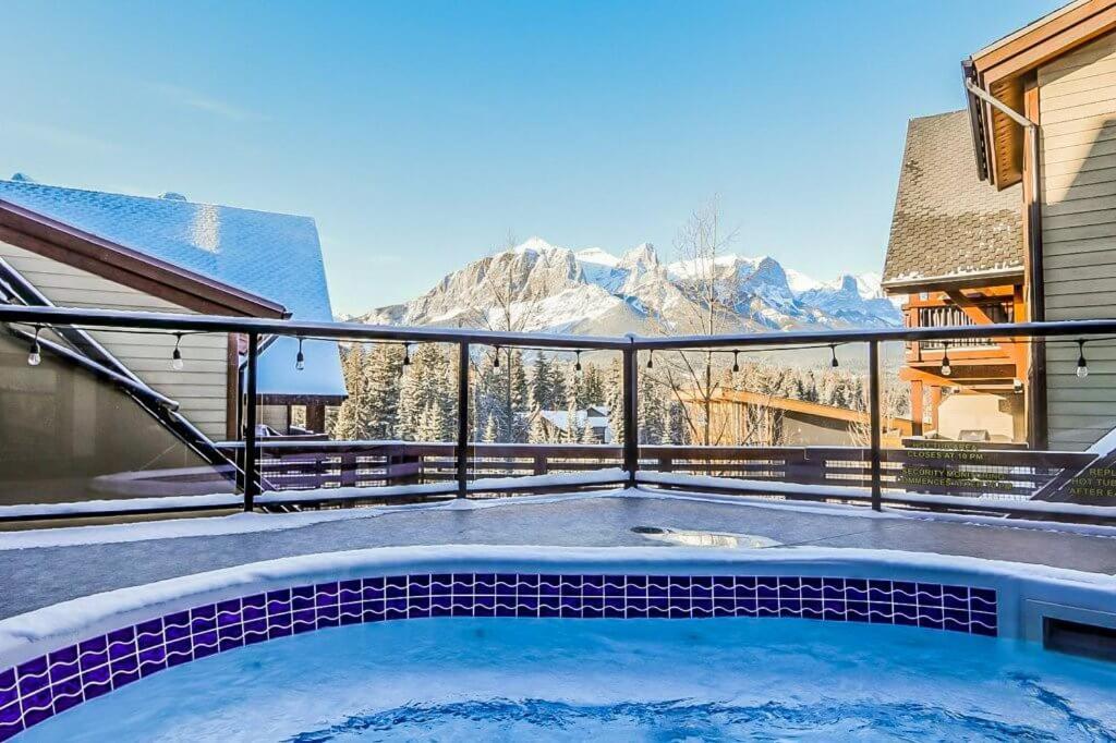 Luxurious Rundle Cliffs Lodge In Spring Creek Canmore Extérieur photo
