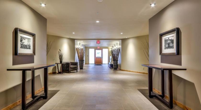 Luxurious Rundle Cliffs Lodge In Spring Creek Canmore Extérieur photo