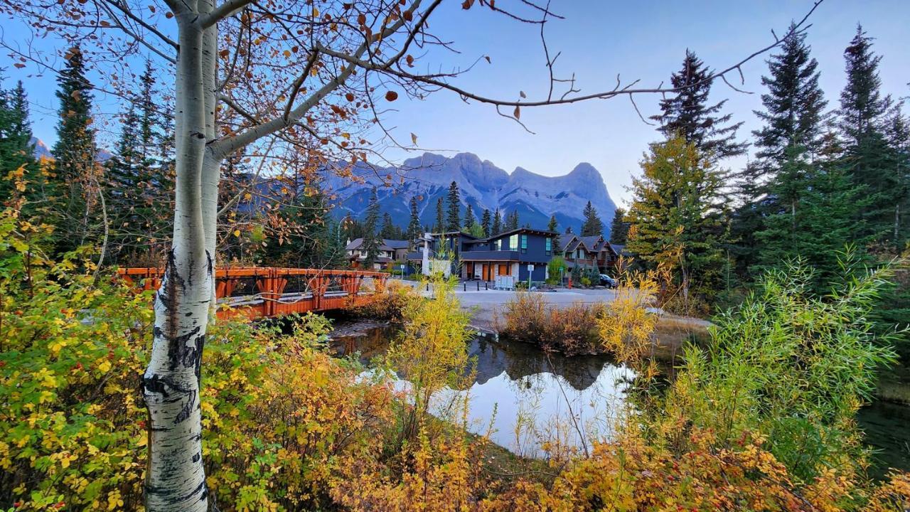 Luxurious Rundle Cliffs Lodge In Spring Creek Canmore Extérieur photo