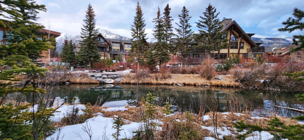 Luxurious Rundle Cliffs Lodge In Spring Creek Canmore Extérieur photo